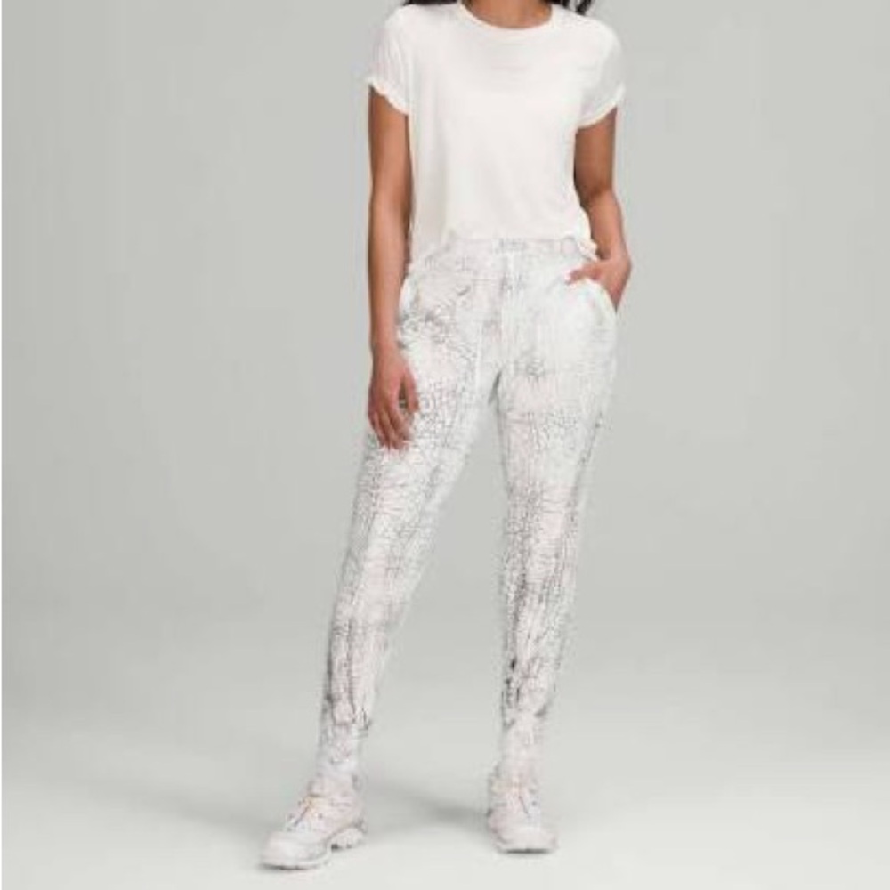 Lululemon Warm Down High-Rise Jogger Thread Dye White Black Size 8 Womens